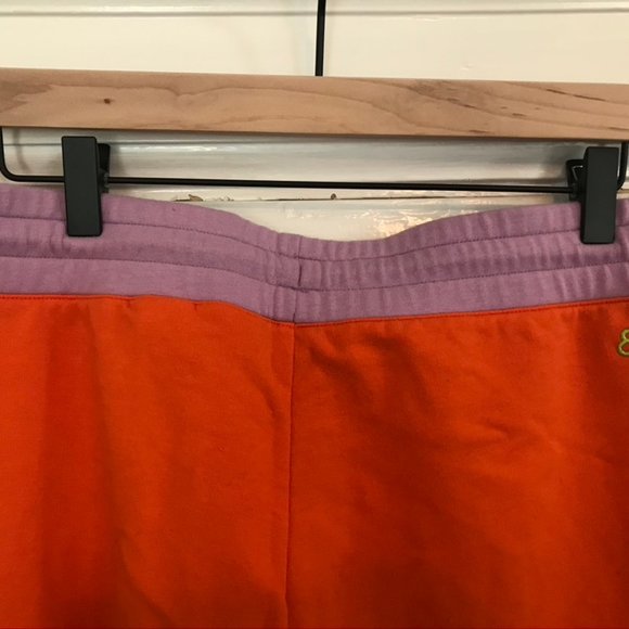 Eddie Bauer x Karla sweatpants — Rescue Orange — Medium - Picture 4 of 6